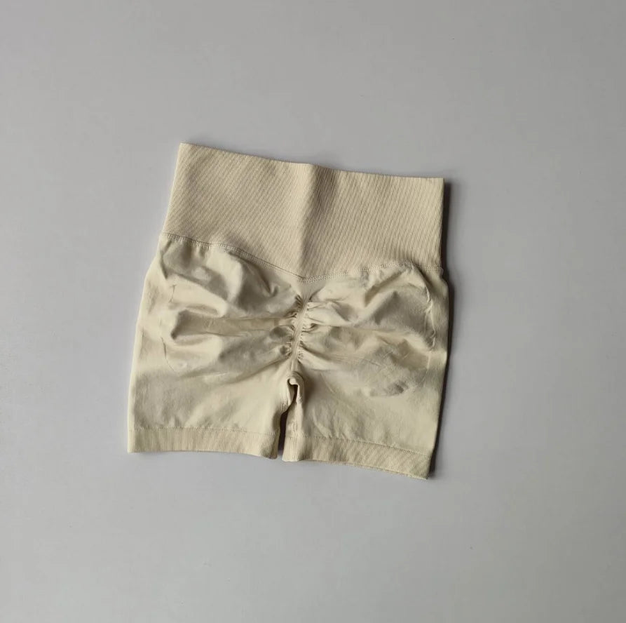 Peach Hip-Lifting Sports Shorts – High-Waist & Slimming