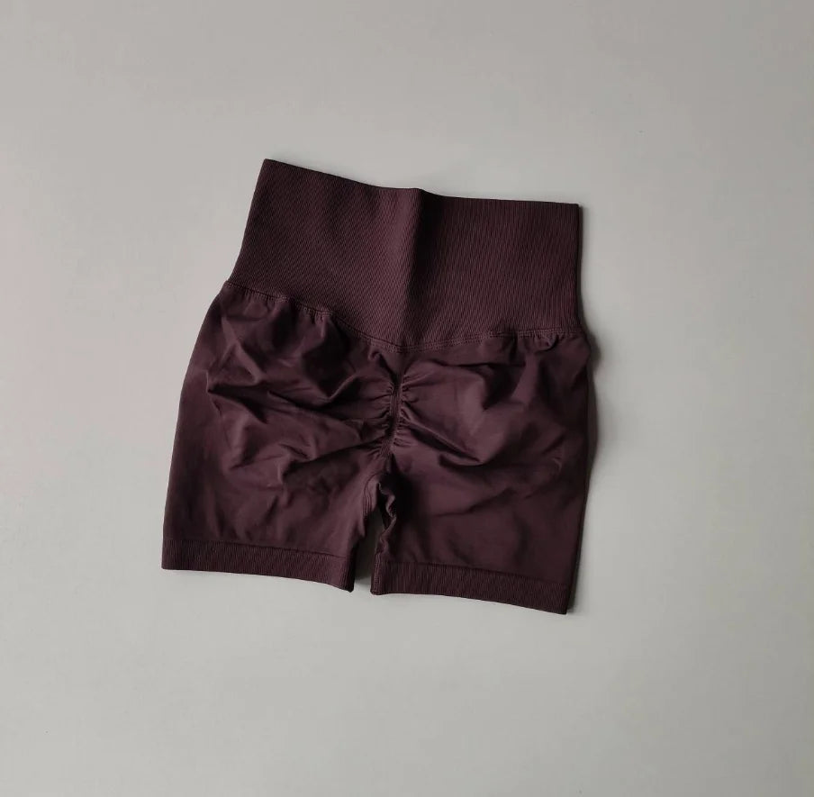 Peach Hip-Lifting Sports Shorts – High-Waist & Slimming